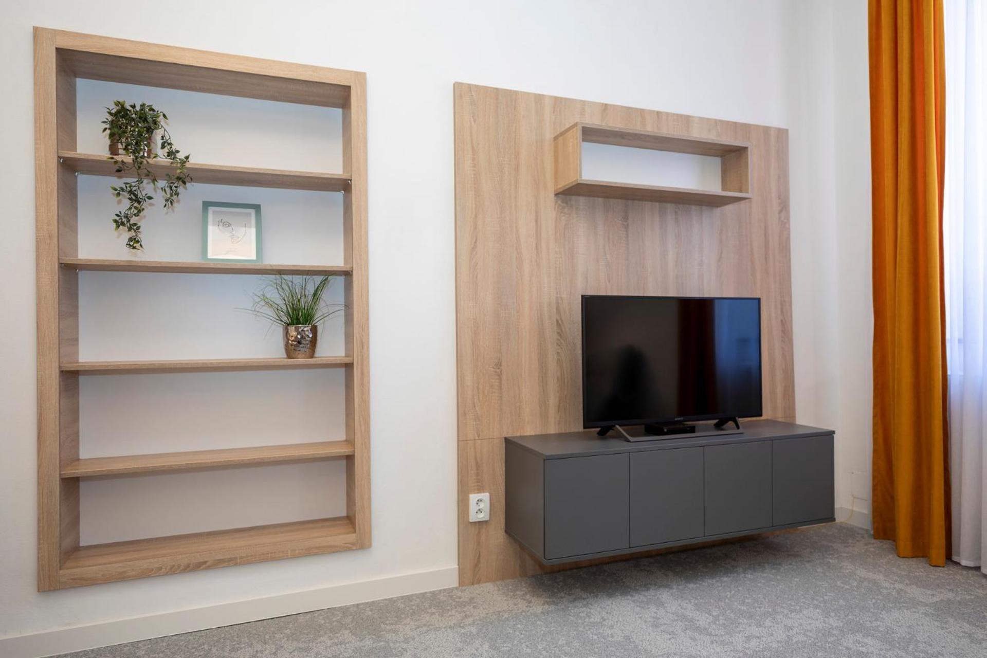 Alure Residences 10 - 24H Self Check-In & Private Parking Next To The Apartment Building Included, City Center Right On Snp Square In A Quiet Passage, New Building, Best Deal In Town Banská Bystrica Exterior foto