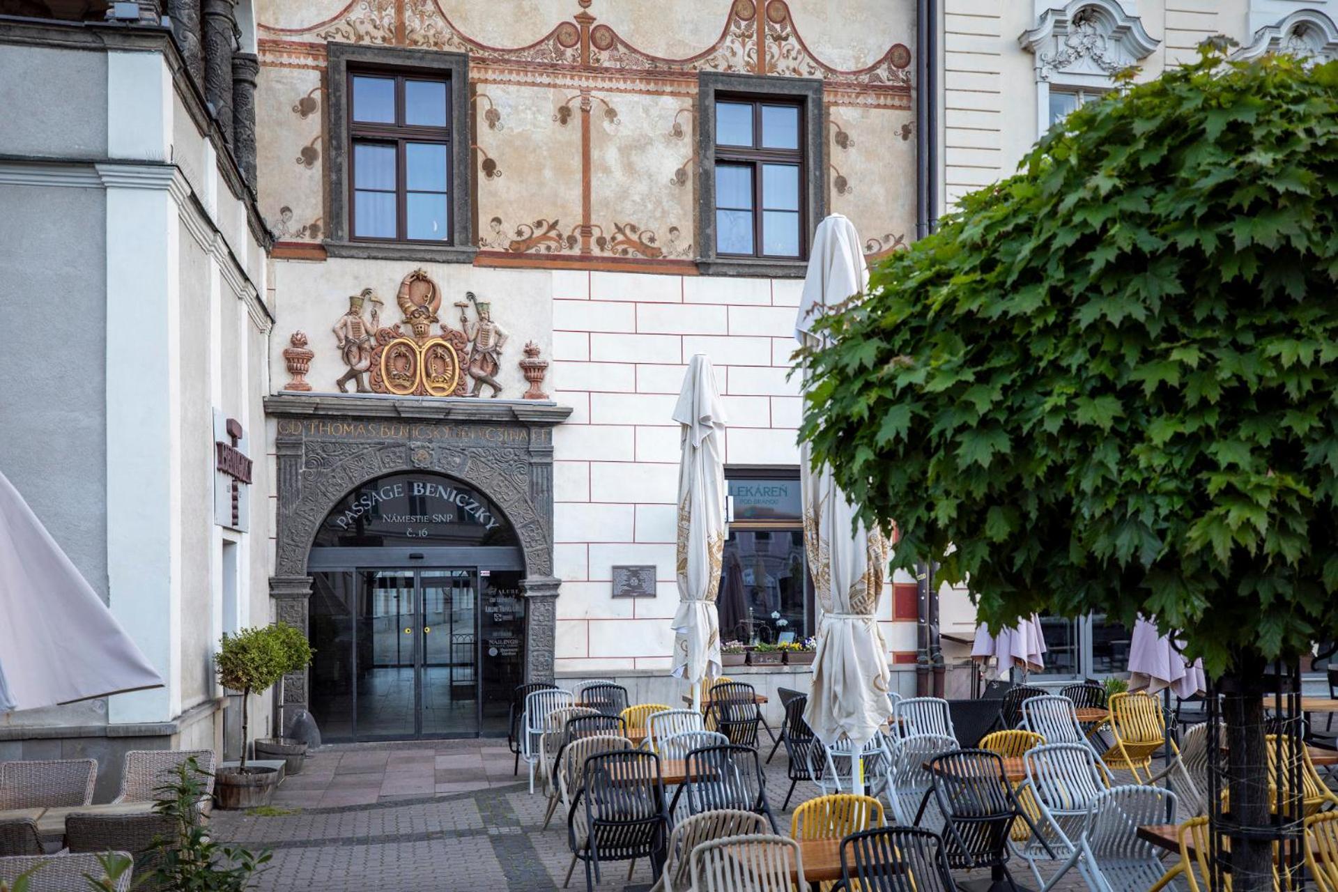 Alure Residences 10 - 24H Self Check-In & Private Parking Next To The Apartment Building Included, City Center Right On Snp Square In A Quiet Passage, New Building, Best Deal In Town Banská Bystrica Exterior foto