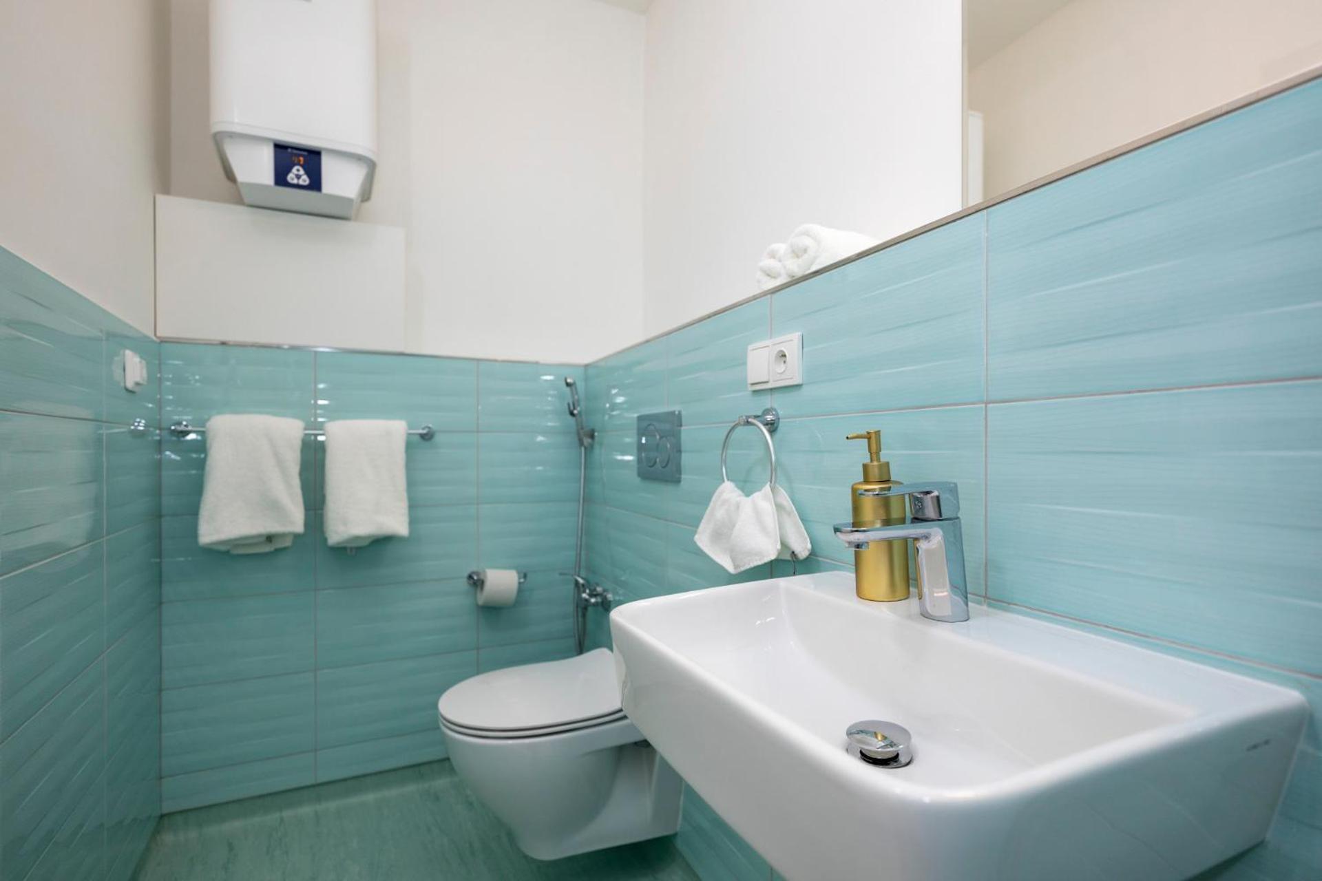 Alure Residences 10 - 24H Self Check-In & Private Parking Next To The Apartment Building Included, City Center Right On Snp Square In A Quiet Passage, New Building, Best Deal In Town Banská Bystrica Exterior foto