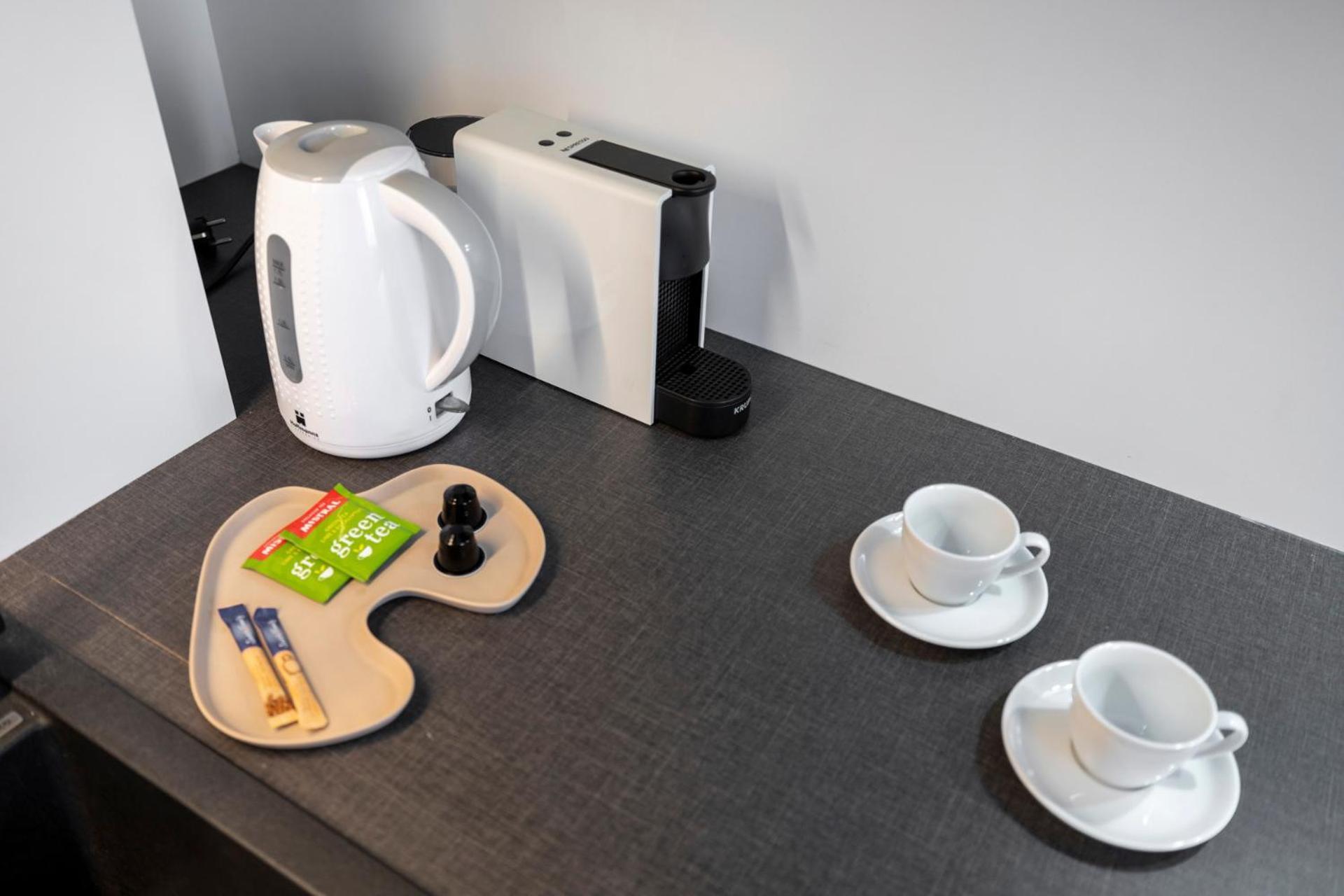 Alure Residences 10 - 24H Self Check-In & Private Parking Next To The Apartment Building Included, City Center Right On Snp Square In A Quiet Passage, New Building, Best Deal In Town Banská Bystrica Exterior foto