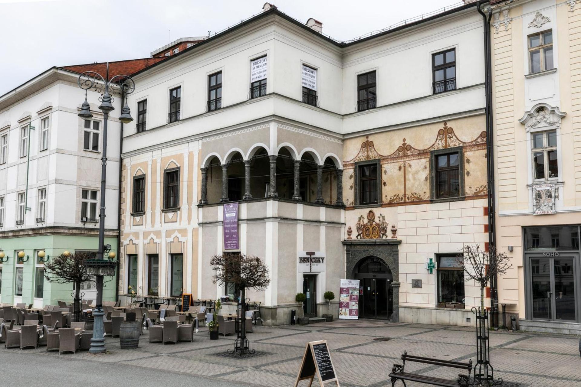Alure Residences 10 - 24H Self Check-In & Private Parking Next To The Apartment Building Included, City Center Right On Snp Square In A Quiet Passage, New Building, Best Deal In Town Banská Bystrica Exterior foto